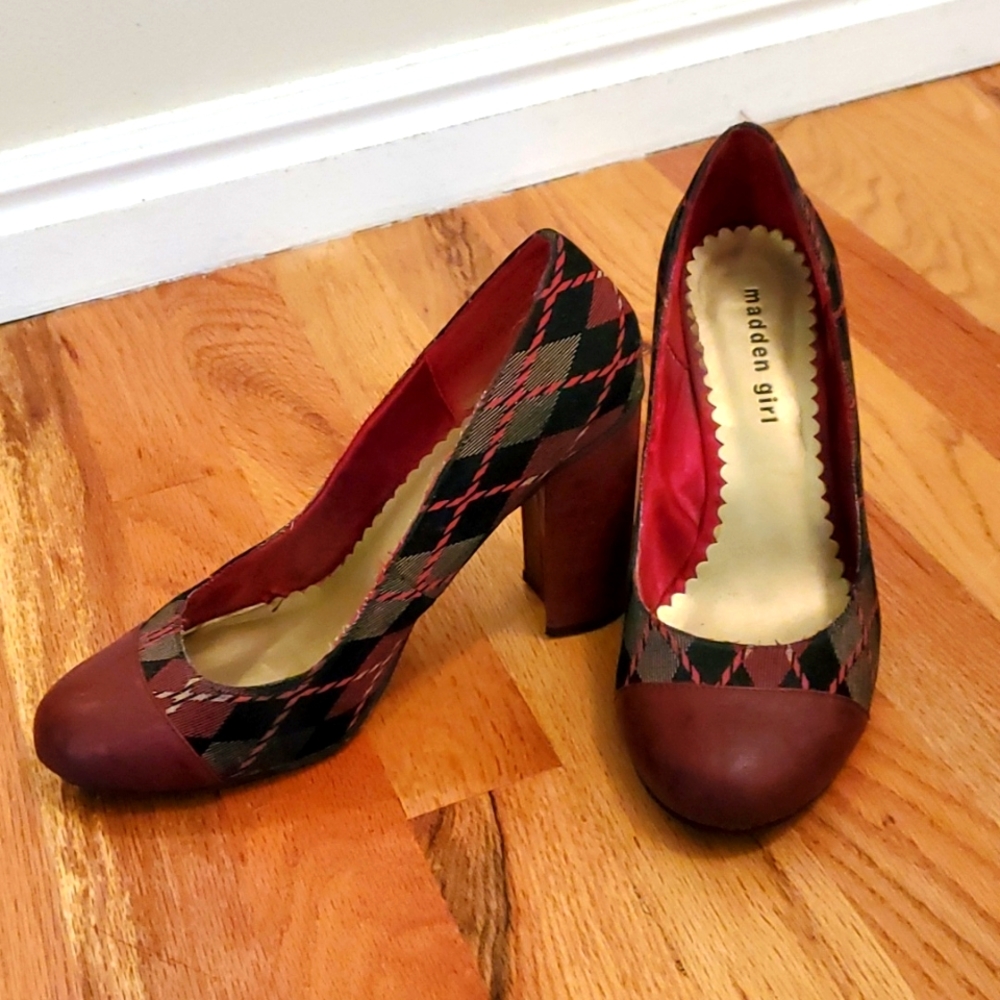 Madden girl, gently worn plaid with faux leather wrapped toe and heel, sz 9,